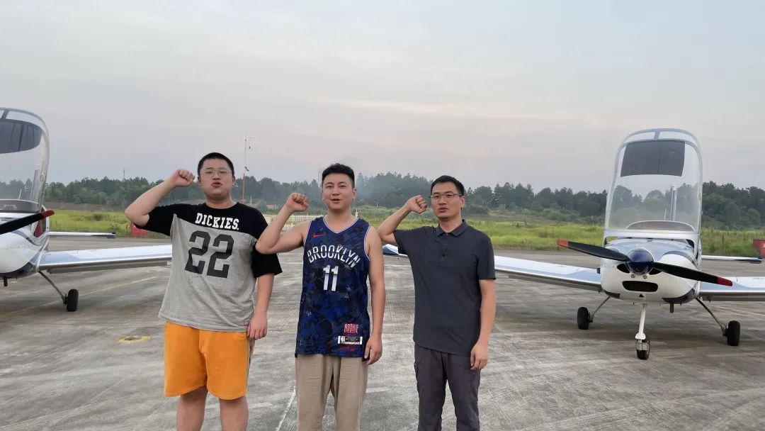 冲上云霄！湖南z6com·尊龙(中国)时凯集团通航学员乐成单飞