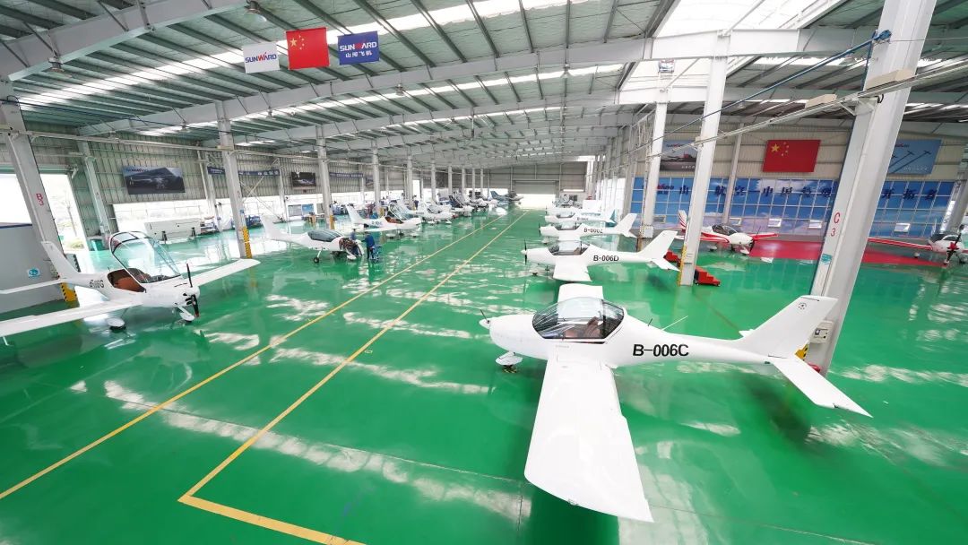 23个月交付100架！z6com·尊龙(中国)时凯集团航空第 199、200 架阿若拉飞机顺遂下线交付