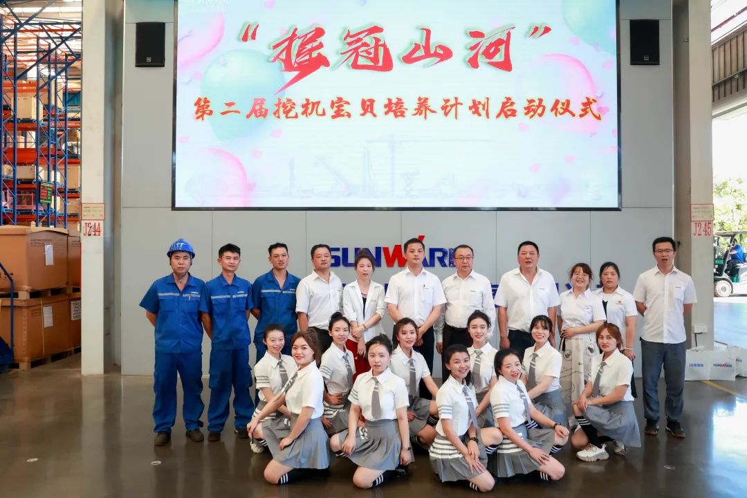 又酷又辣又炫！z6com·尊龙(中国)时凯集团智能第二届挖机废物来了