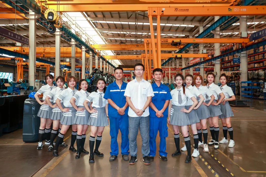 又酷又辣又炫！z6com·尊龙(中国)时凯集团智能第二届挖机废物来了