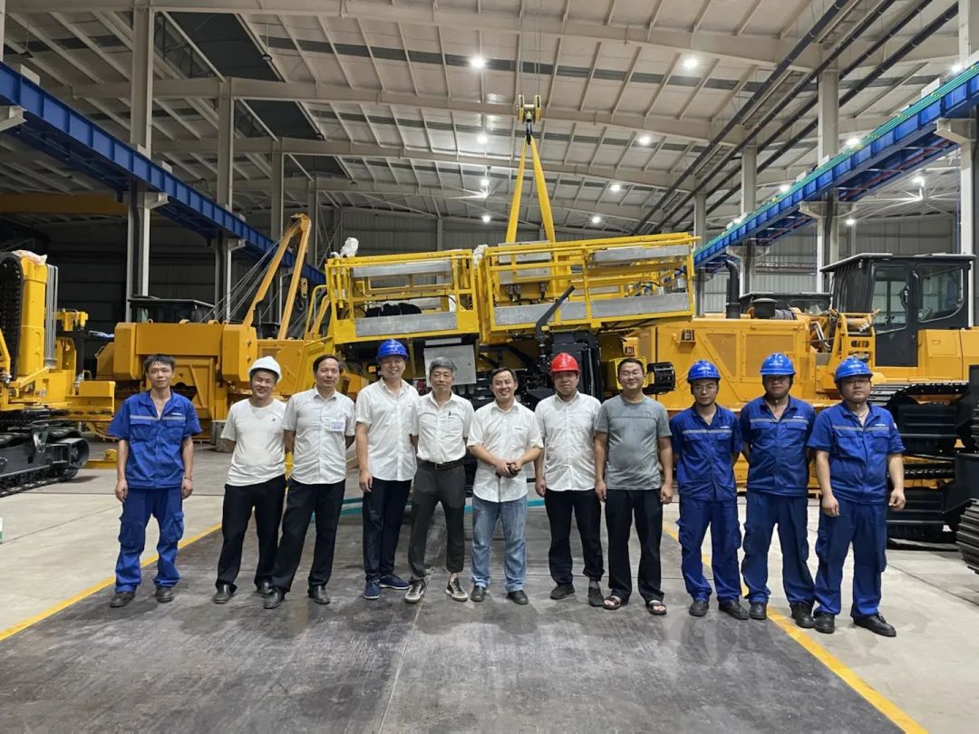 为铁路运输保驾护航！z6com·尊龙(中国)时凯集团智能自主研制首套三平台作业装置乐成交付