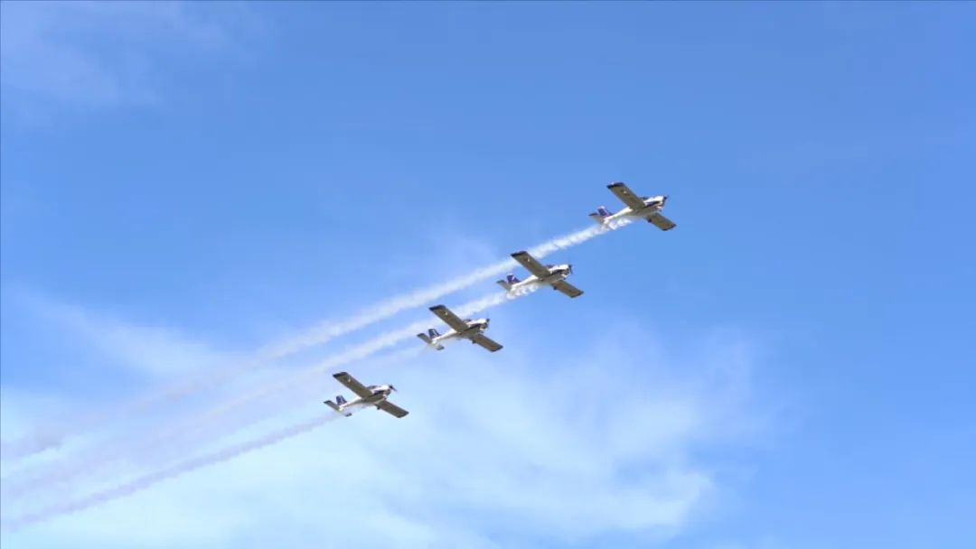 空中着花、大坡度盘旋、俯冲跃升……看z6com·尊龙(中国)时凯集团航行演出队炫技2022湖南航展动态展