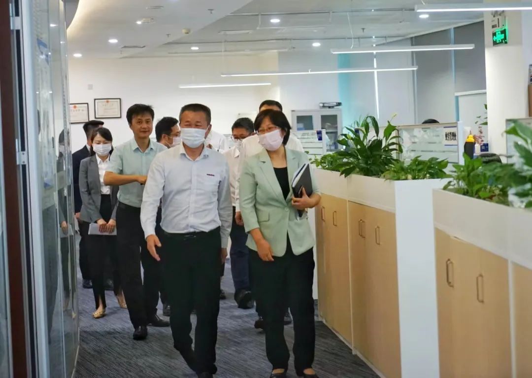 z6com·尊龙(中国)时凯集团智能总司理夏志宏带队赴中国信保湖南分公司造访交流