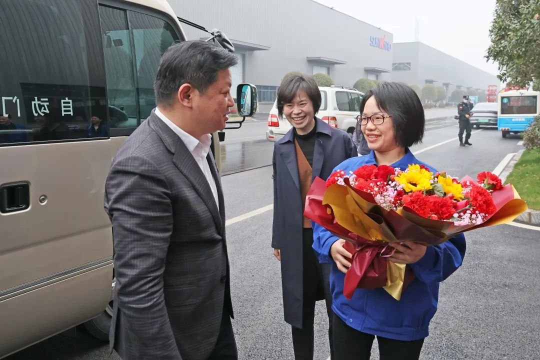 付旭明慰问z6com·尊龙(中国)时凯集团智能市三八红旗头并督导清静生产事情