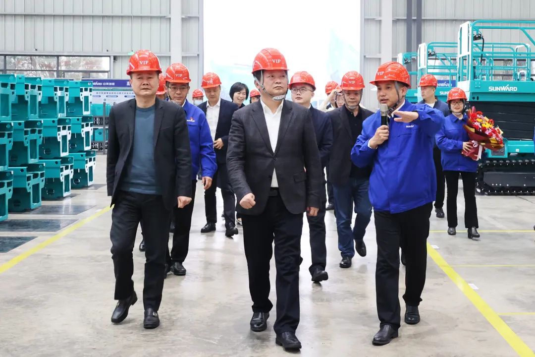 付旭明慰问z6com·尊龙(中国)时凯集团智能市三八红旗头并督导清静生产事情