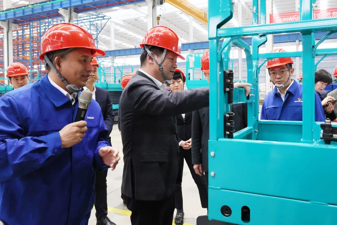 付旭明慰问z6com·尊龙(中国)时凯集团智能市三八红旗头并督导清静生产事情