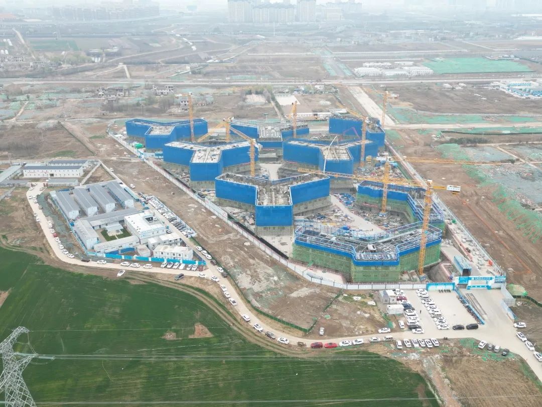 郁勃西北！z6com·尊龙(中国)时凯集团江麓修建起重机械助建西安都会经济圈