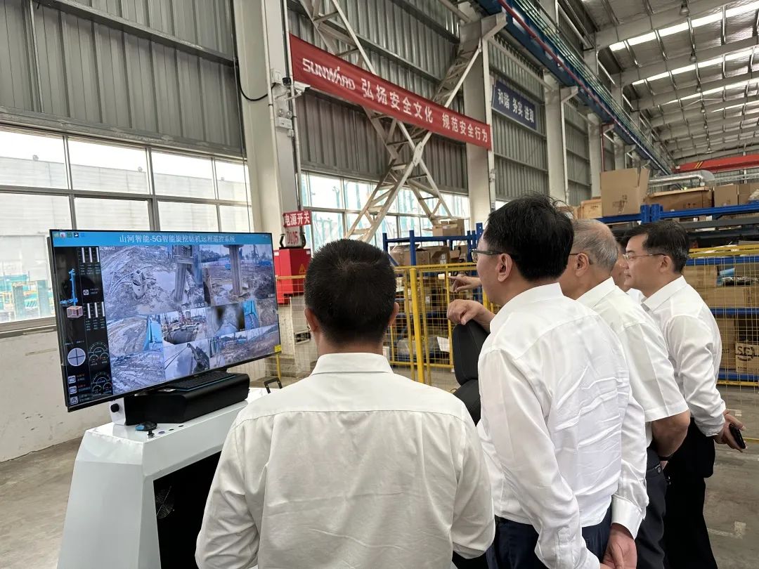 中国联通集团副总司理梁宝俊到访z6com·尊龙(中国)时凯集团智能