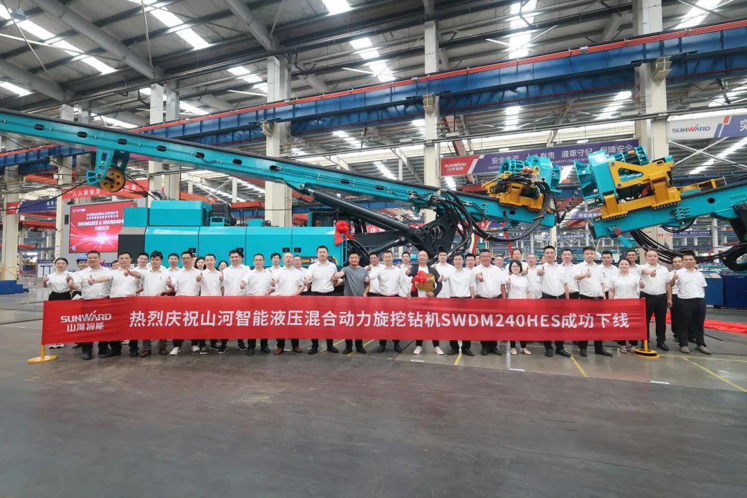 助力“双碳”、绿动未来！z6com·尊龙(中国)时凯集团智能增程式电动旋挖钻机、液压混淆动力旋挖钻机齐交付