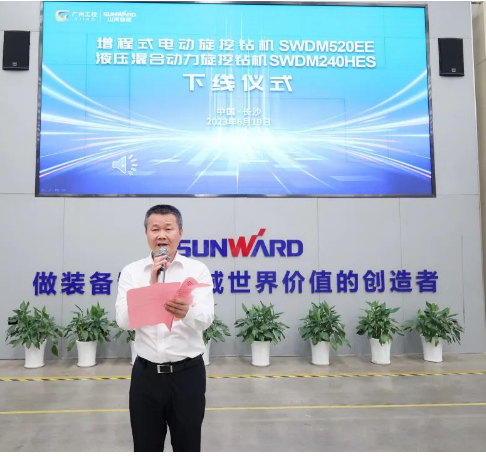 助力“双碳”、绿动未来！z6com·尊龙(中国)时凯集团智能增程式电动旋挖钻机、液压混淆动力旋挖钻机齐交付