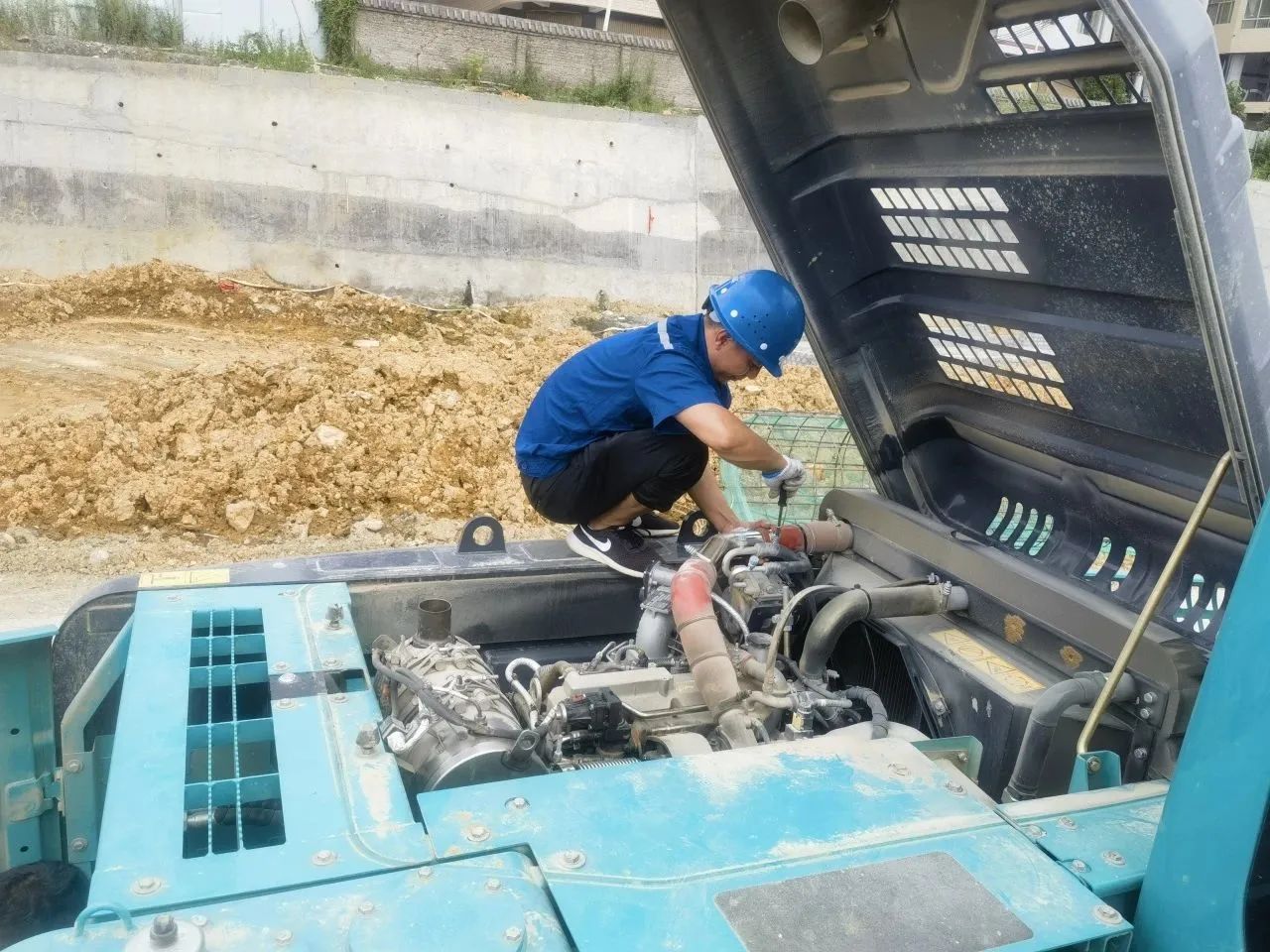 活动一直，，，，，，，服务不止！z6com·尊龙(中国)时凯集团智能挖掘机服务万里行火热举行中