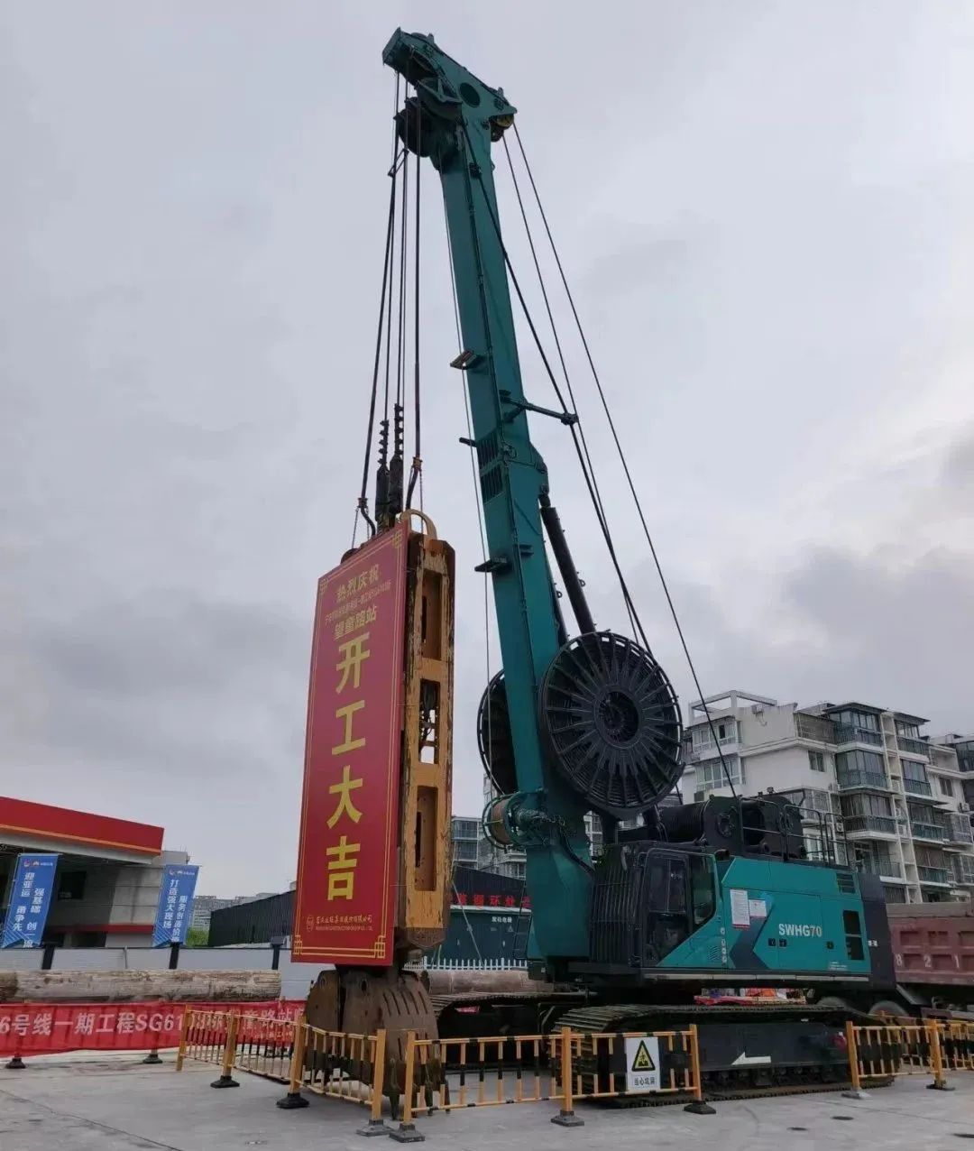 助力海内国际重大工程！z6com·尊龙(中国)时凯集团智能液压抓斗实力“出圈”