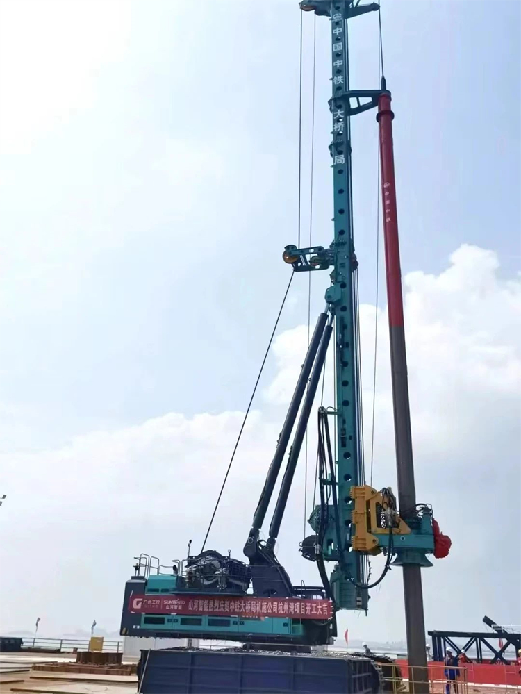 再战天下级工程！z6com·尊龙(中国)时凯集团智能超等旋挖钻机SWDM800H助建杭州湾跨海铁路桥项目