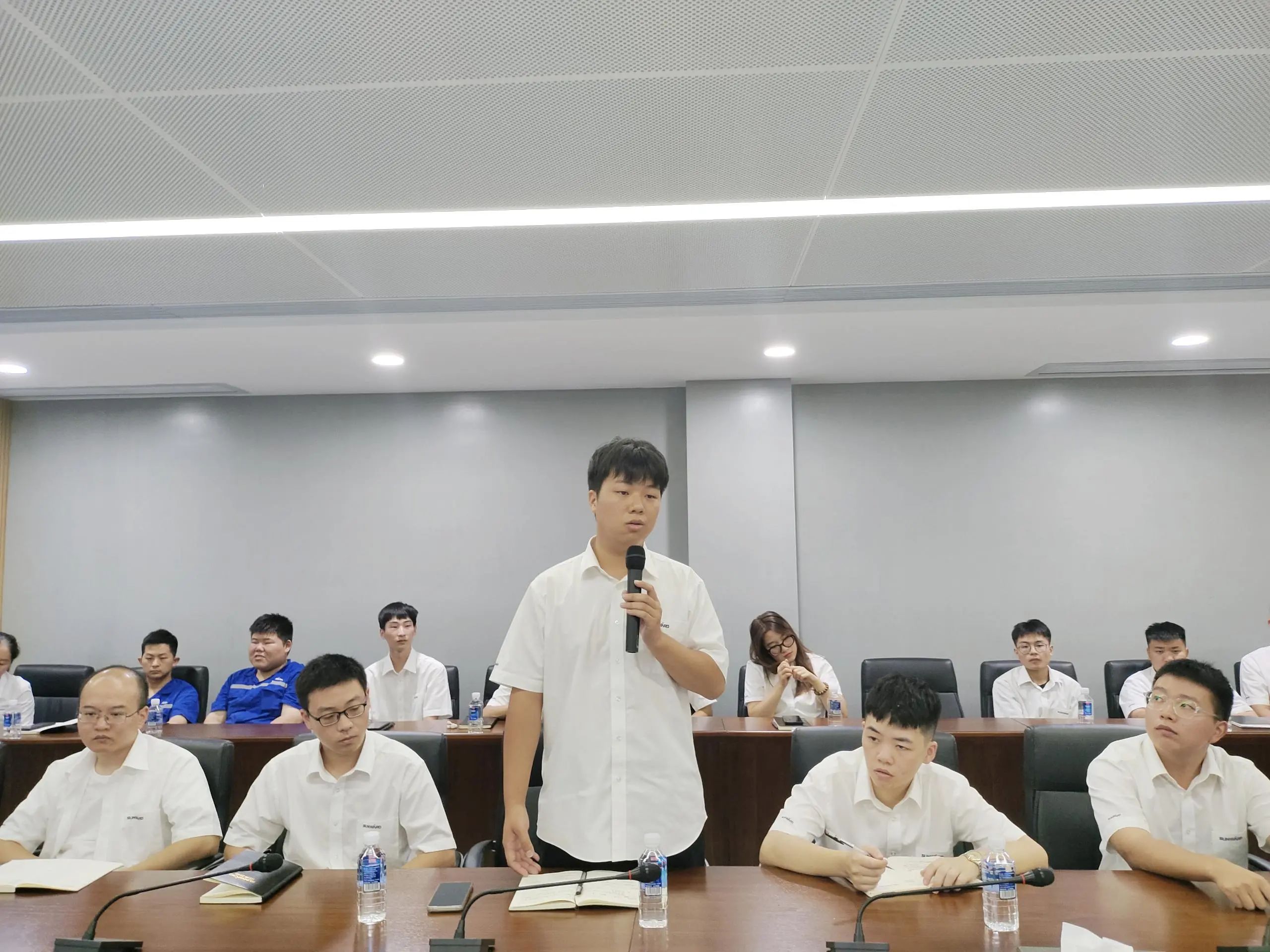 泛论心声，，，，，共话未来！这场应届结业生员工座谈会，，，，，很暖，，，，，很知心！