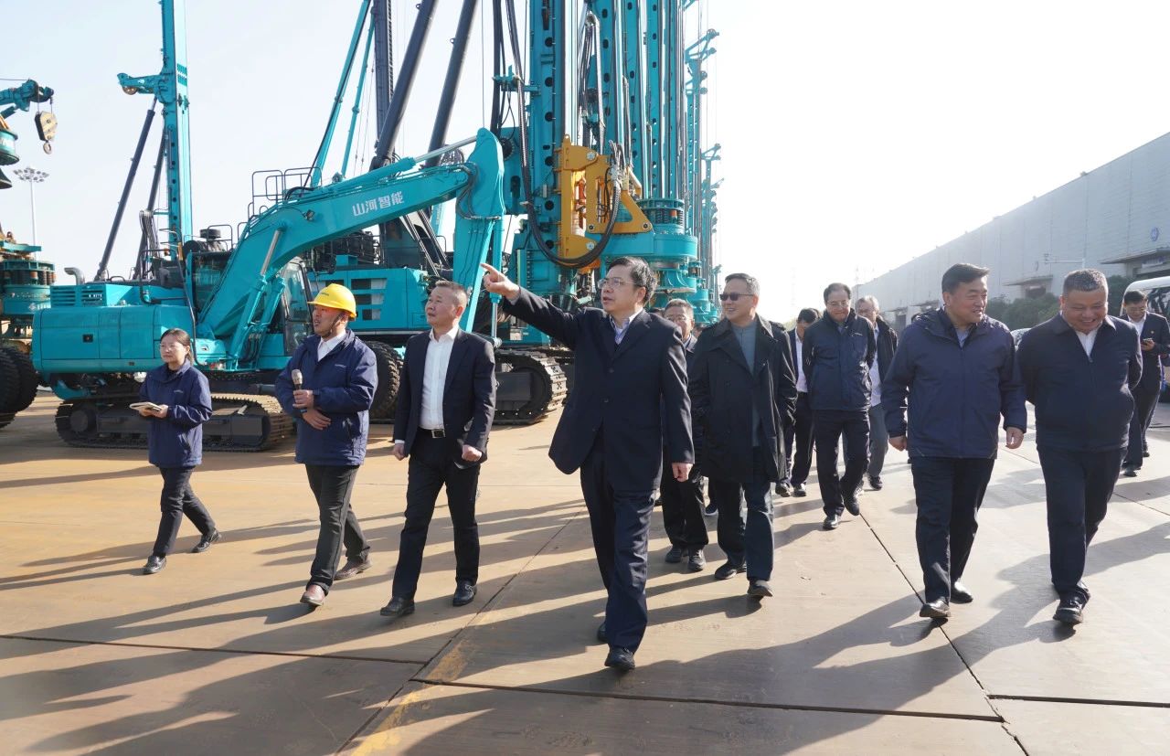 聚焦装备再制造！上海市政协副主席、党组副书记肖贵玉带队调研z6com·尊龙(中国)时凯集团智能
