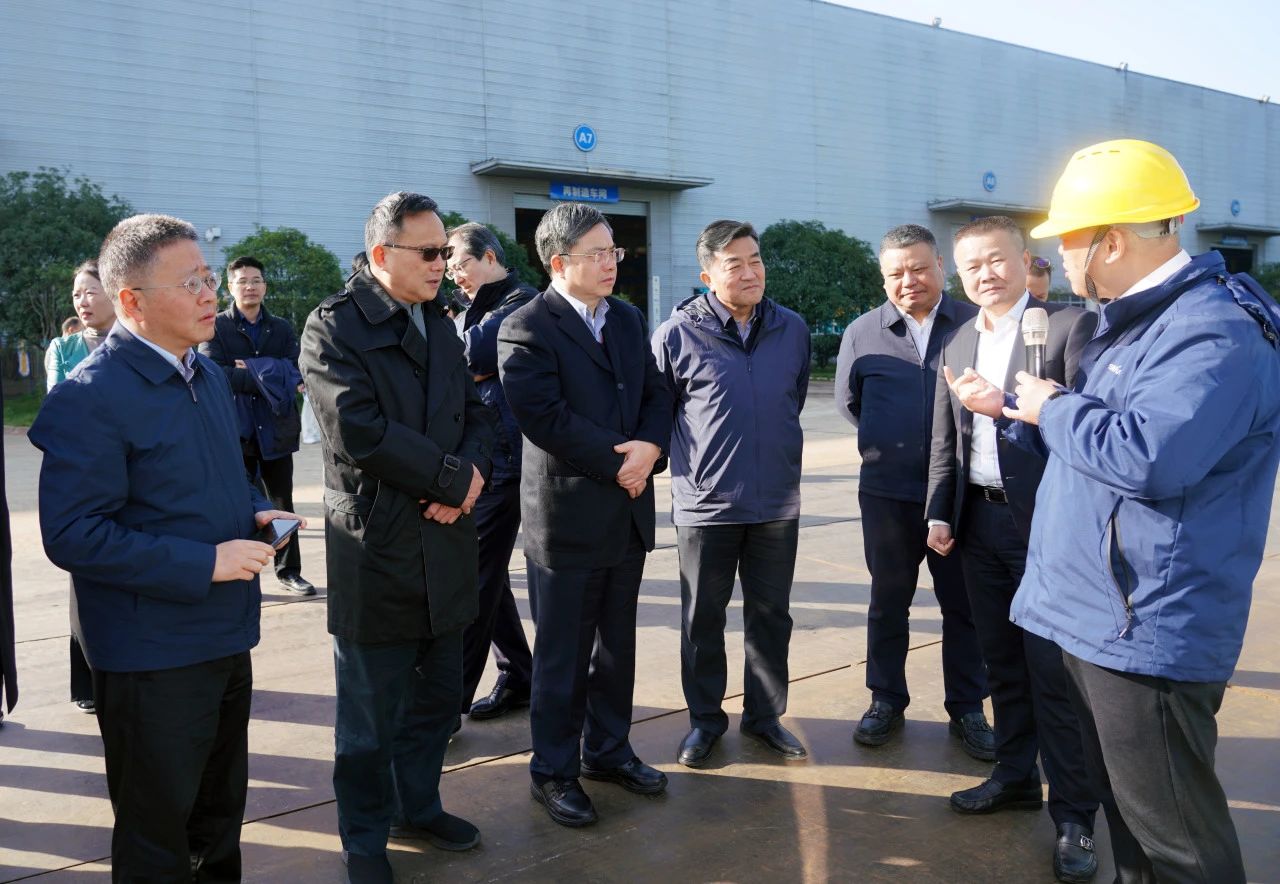 聚焦装备再制造！上海市政协副主席、党组副书记肖贵玉带队调研z6com·尊龙(中国)时凯集团智能