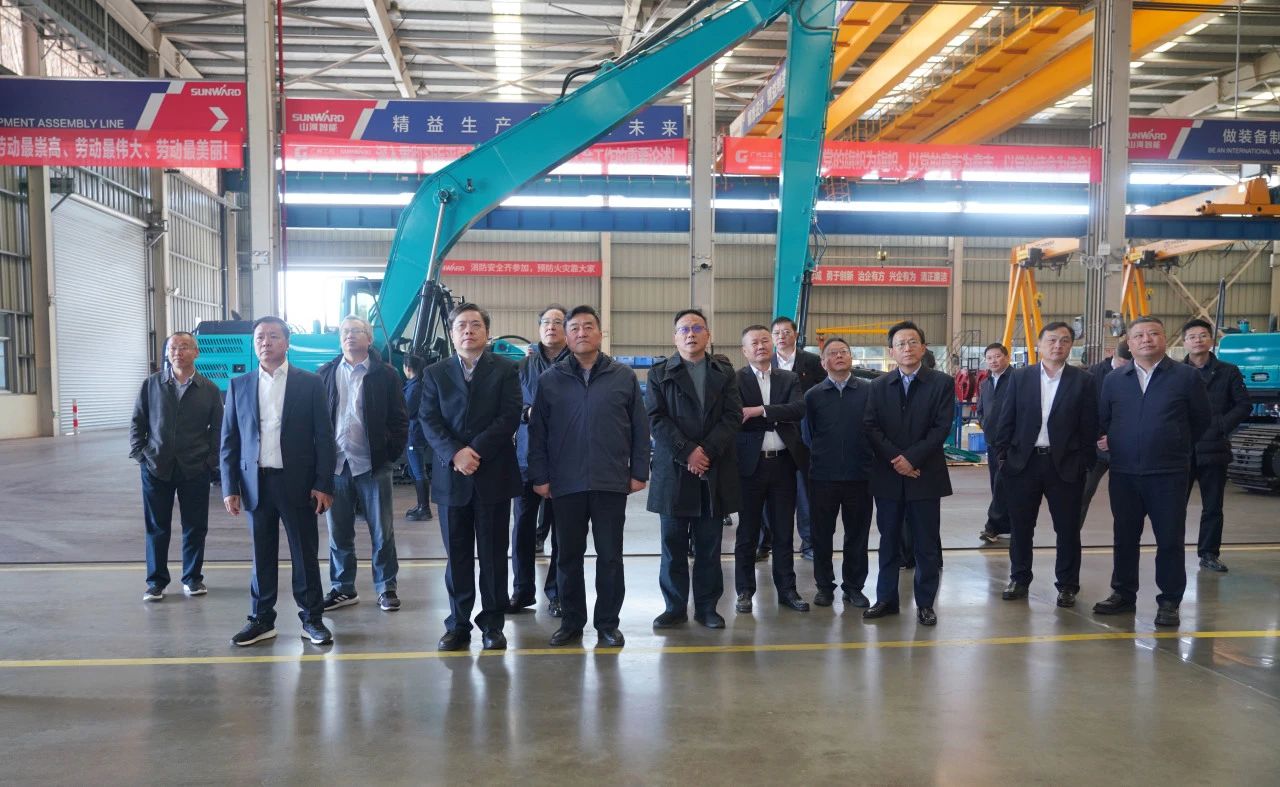 聚焦装备再制造！上海市政协副主席、党组副书记肖贵玉带队调研z6com·尊龙(中国)时凯集团智能
