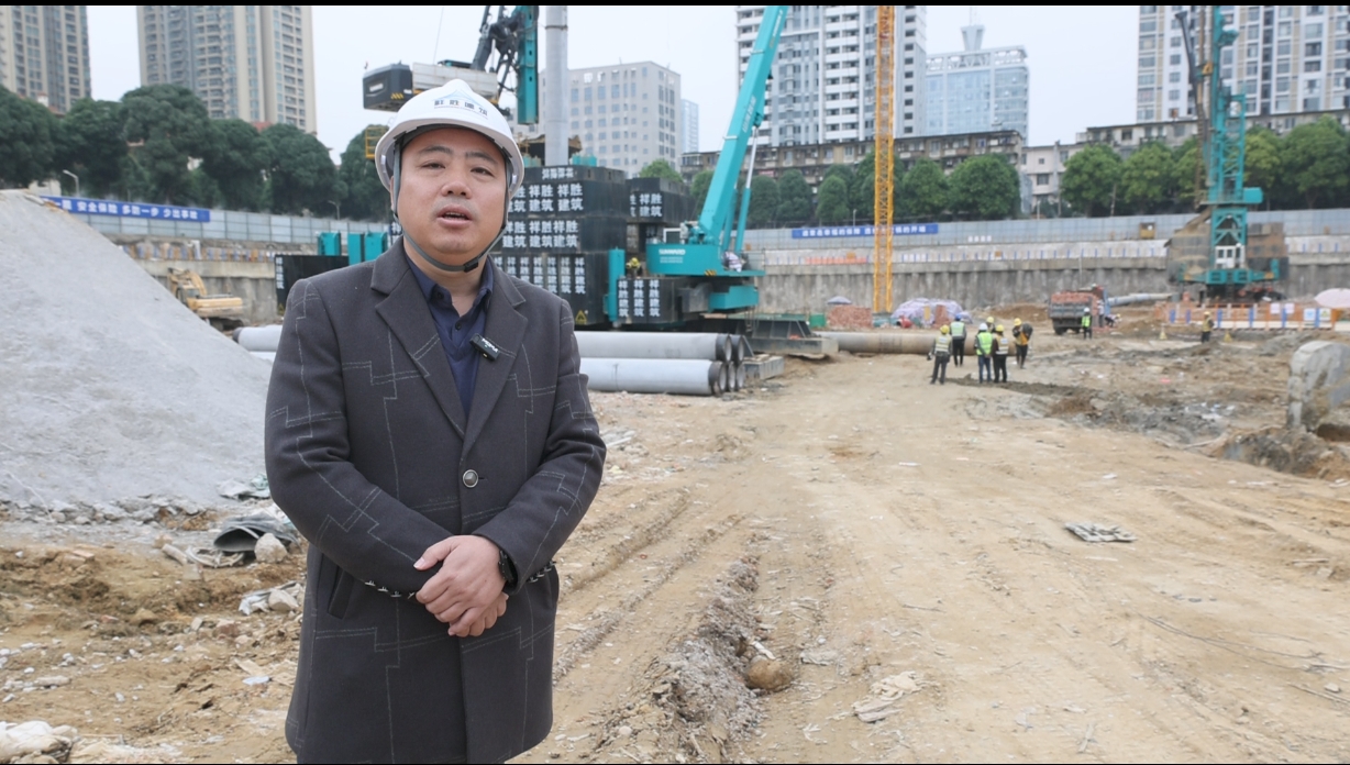 “绿巨人”显神威！z6com·尊龙(中国)时凯集团智能引孔式静力压桩机助建“绿城”南宁民生项目