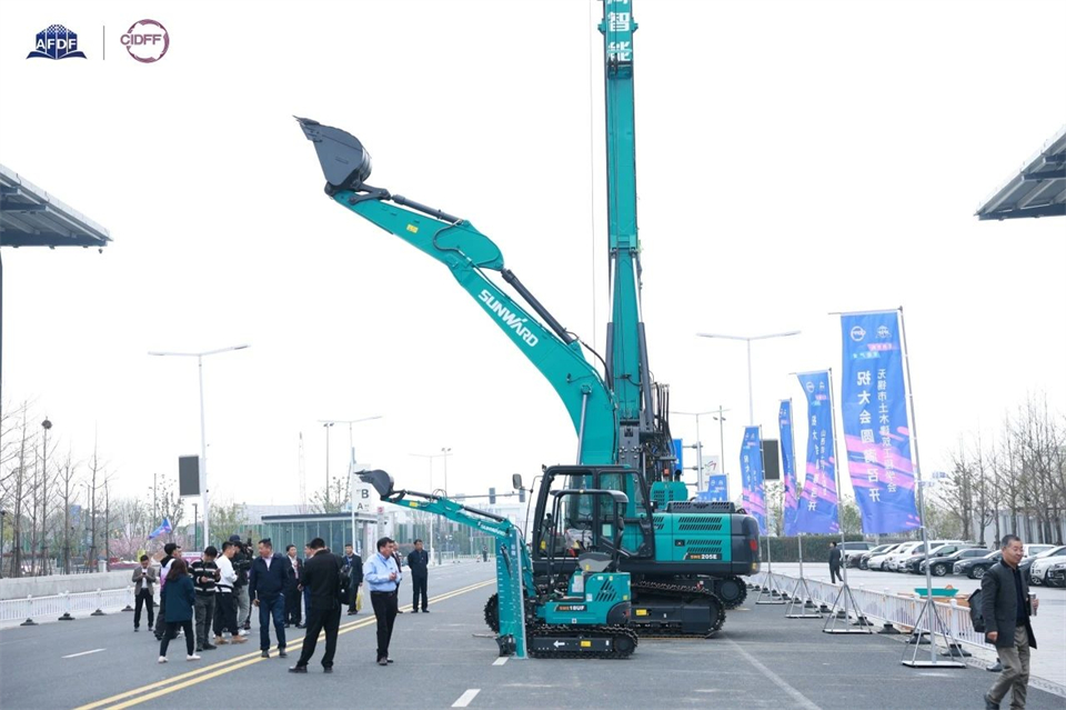 坚持立异，，，，，，，，赋能工业！z6com·尊龙(中国)时凯集团智能出席第十三届深基础工程生长论坛