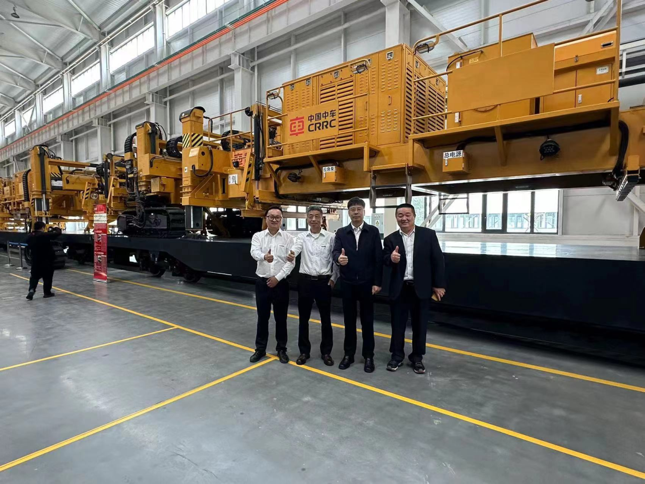 CPH-30J道岔铺换机组全球宣布！z6com·尊龙(中国)时凯集团智能与宝鸡中车时代共绘铁路装备新篇章！