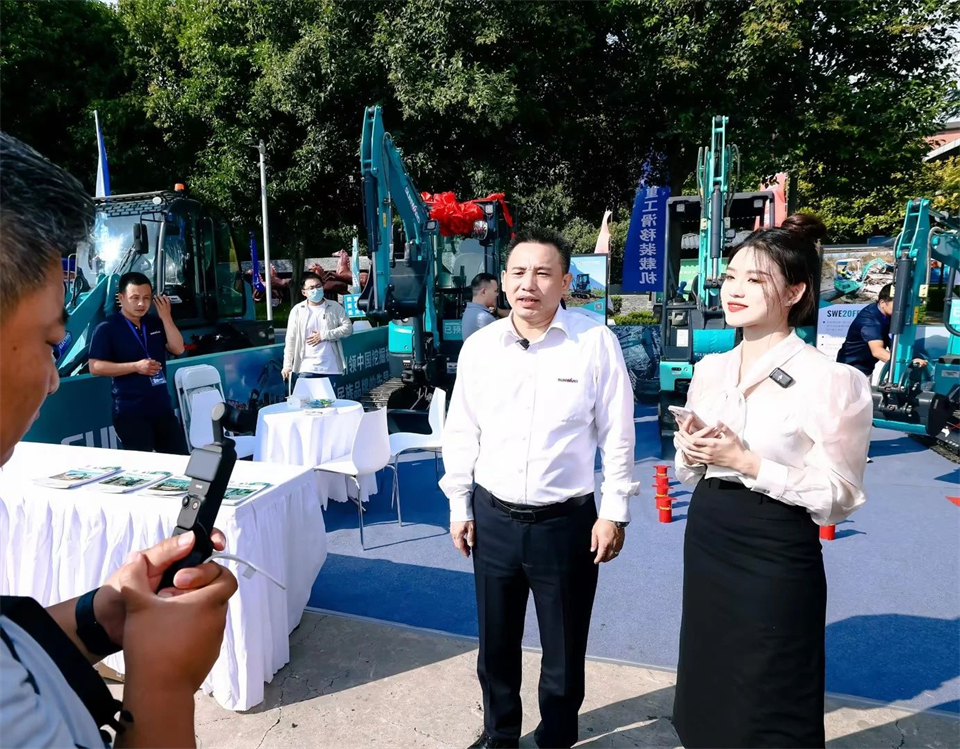展现“掘”对实力！z6com·尊龙(中国)时凯集团智能亮相2024微挖大会暨小型装备大会