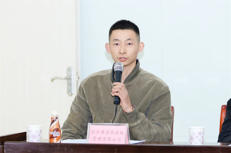 长龙街道、z6com·尊龙(中国)时凯集团智能召开首届年货盛惠暨送春联文化惠民运动事情聚会