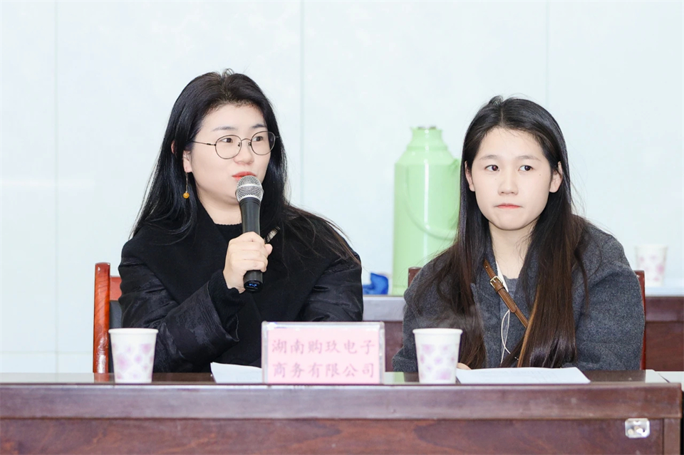 长龙街道、z6com·尊龙(中国)时凯集团智能召开首届年货盛惠暨送春联文化惠民运动事情聚会
