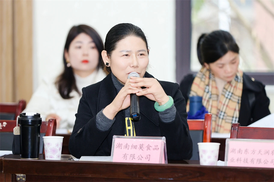 长龙街道、z6com·尊龙(中国)时凯集团智能召开首届年货盛惠暨送春联文化惠民运动事情聚会