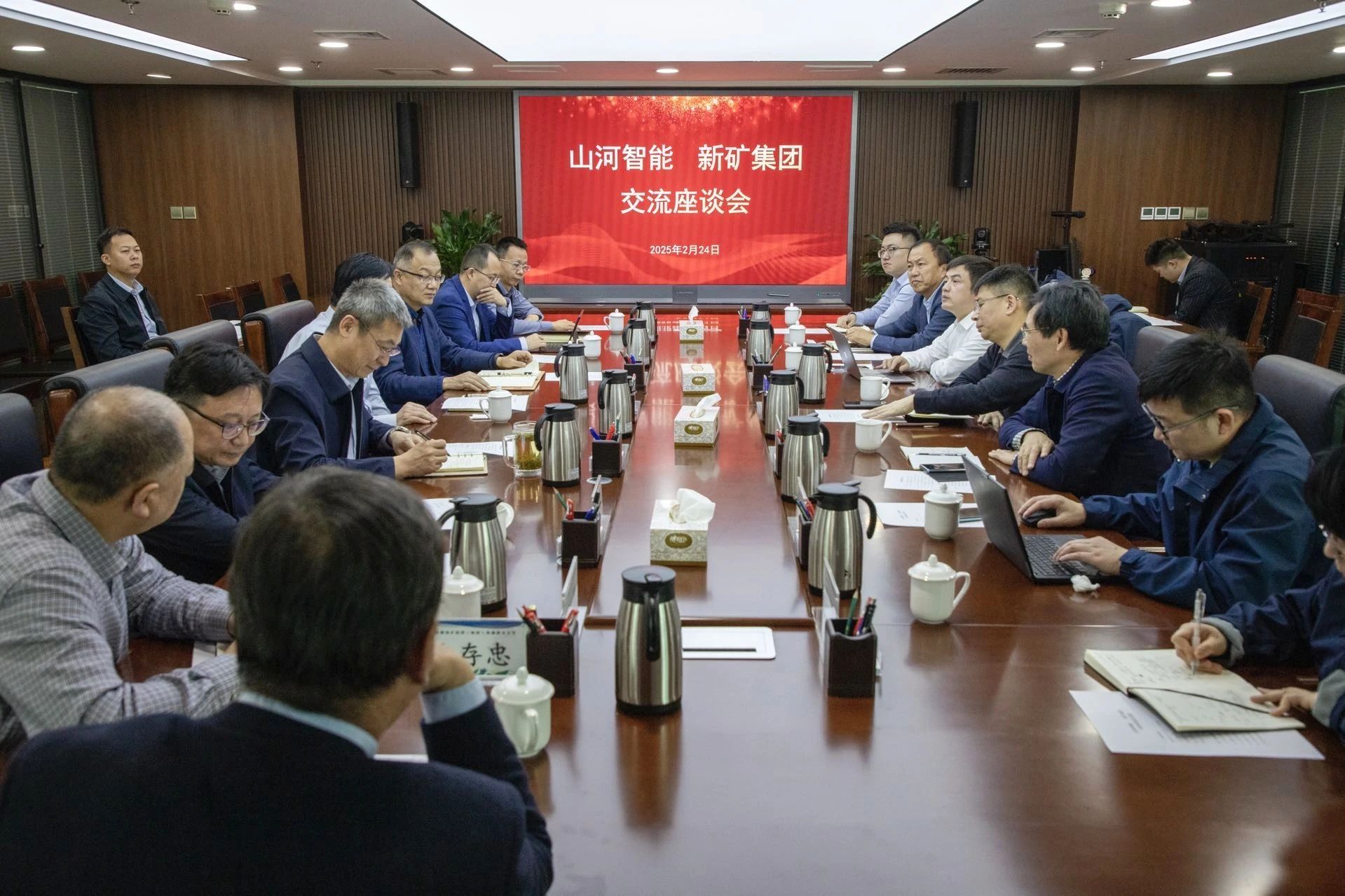 共筑智慧矿山，，，，，，z6com·尊龙(中国)时凯集团智能董事长付向东率队赴新疆造访新矿集团、八钢矿业