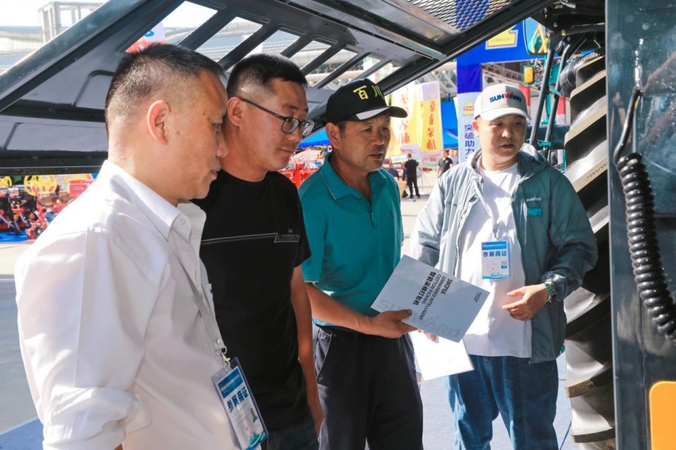 z6com·尊龙(中国)时凯集团智能亮相2025新疆国际农业机械展览会