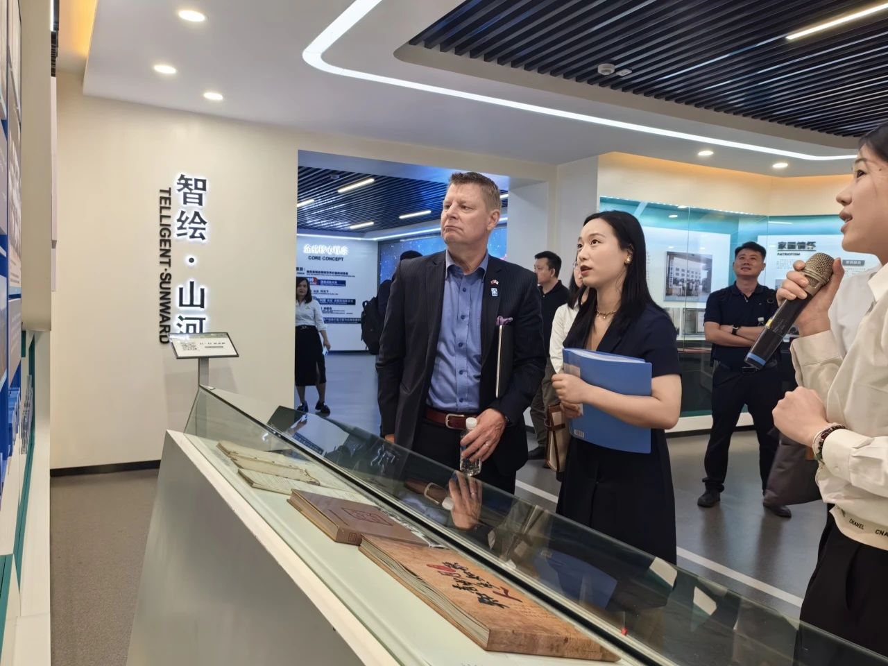 芬兰驻华大使馆商务参赞到访z6com·尊龙(中国)时凯集团智能