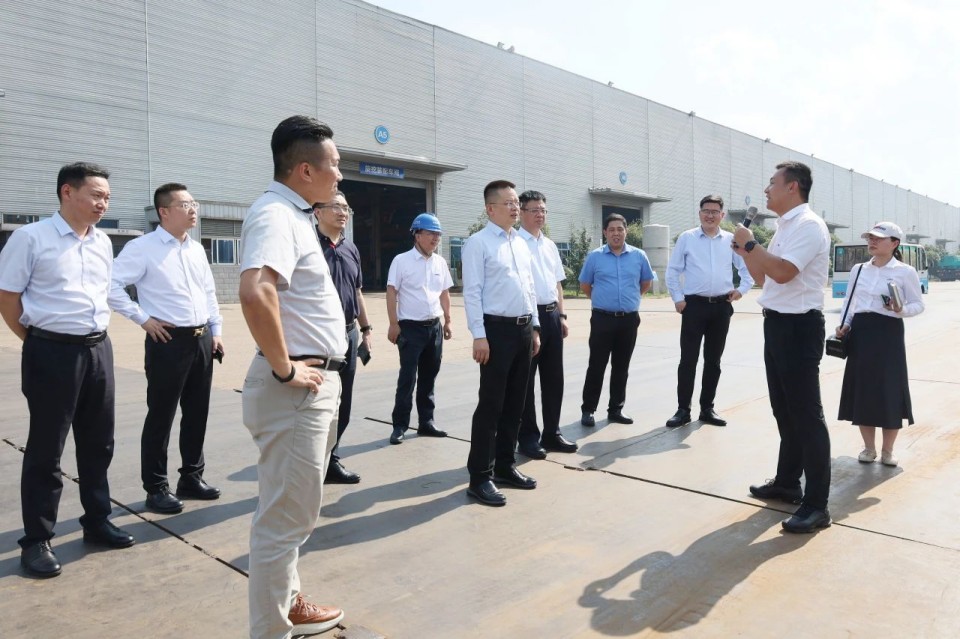 共商相助，，，，，，，，建华控股有限公司董事长汪贵华到访z6com·尊龙(中国)时凯集团智能