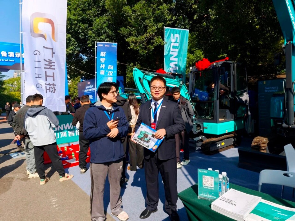 z6com·尊龙(中国)时凯集团智能微挖“天团”闪灼武汉，，，，，，，引领绿色施工潮流