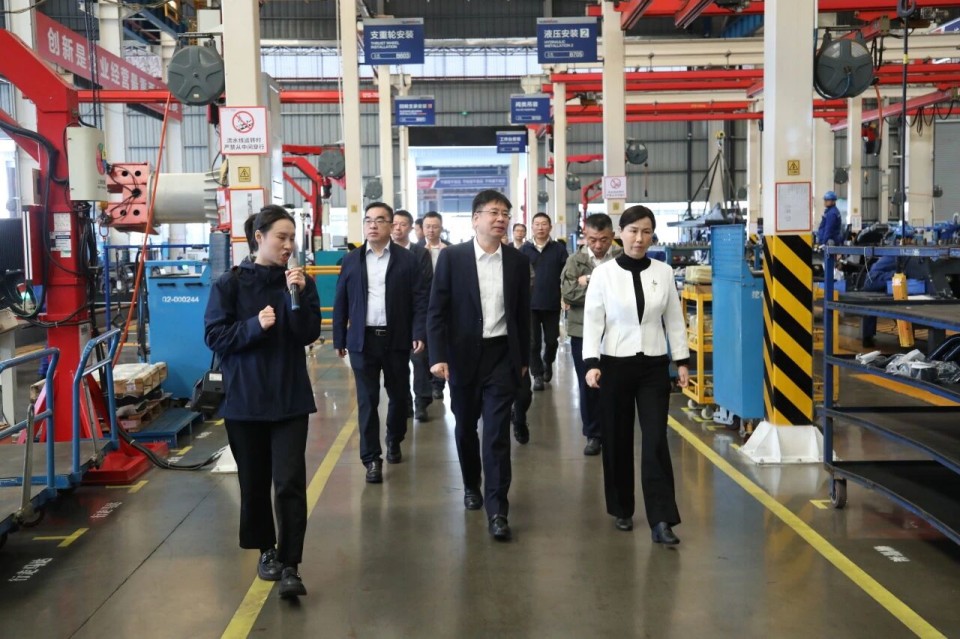 聚焦应急装备研爆发产，，，，，，，，共探实战适配新路径——广州市应急治理局党委书记、局长叶芳调研z6com·尊龙(中国)时凯集团智能