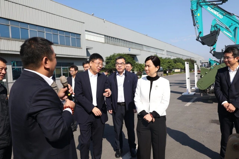 聚焦应急装备研爆发产，，，，，，，，共探实战适配新路径——广州市应急治理局党委书记、局长叶芳调研z6com·尊龙(中国)时凯集团智能