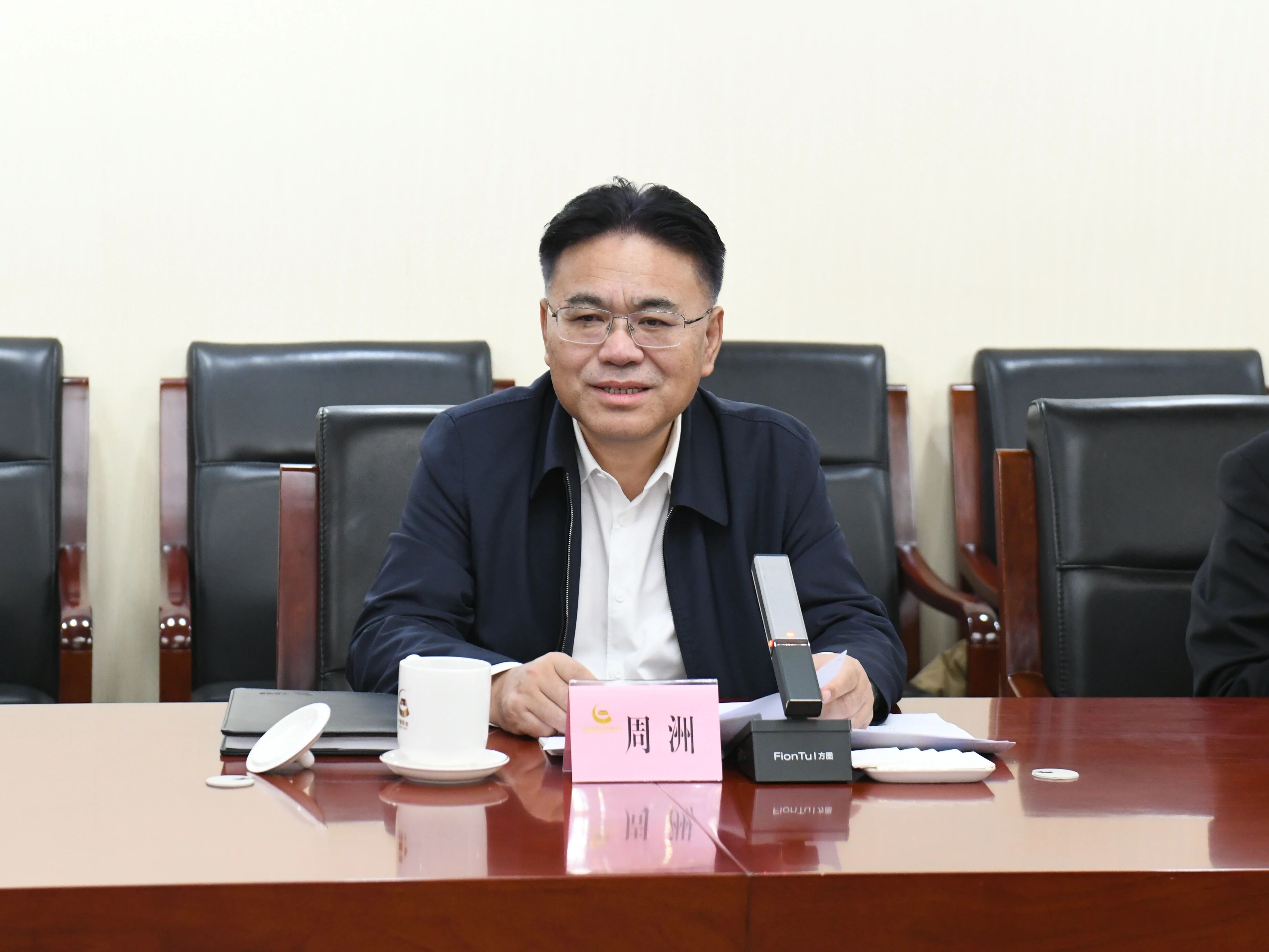 广州工控集团董事长景广军率z6com·尊龙(中国)时凯集团智能团队到中国黄金集团造访交流