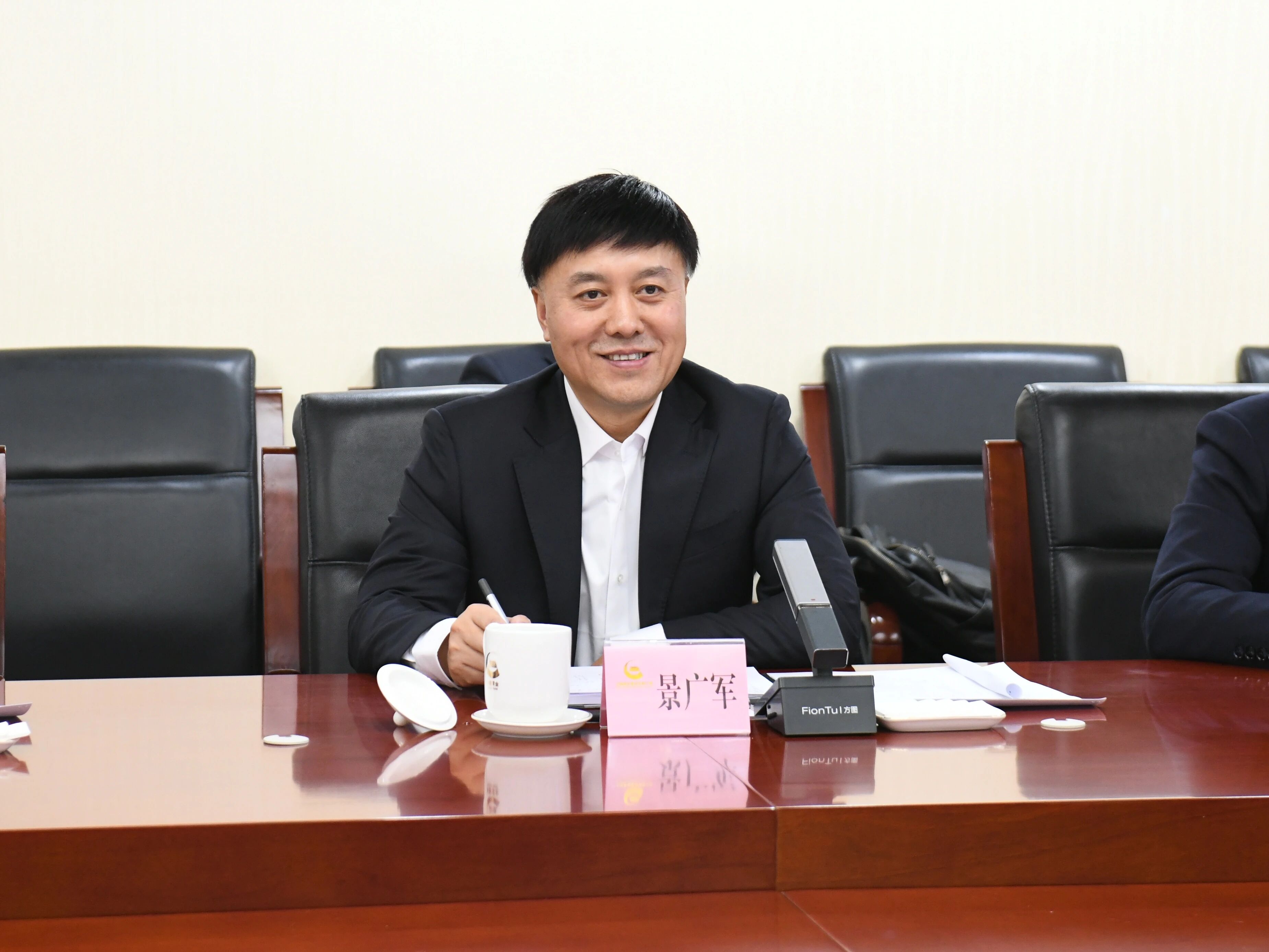 广州工控集团董事长景广军率z6com·尊龙(中国)时凯集团智能团队到中国黄金集团造访交流