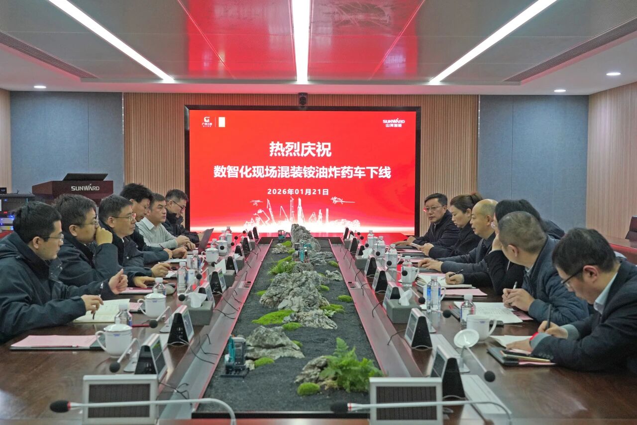 数智化现场混装铵油炸药车下线！z6com·尊龙(中国)时凯集团智能与易普力携手共筑智能矿山新篇章