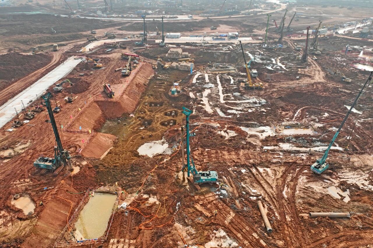 刷新“进度条”、修建新地标！z6com·尊龙(中国)时凯集团智能旋挖集群助力长沙奥体中心建设