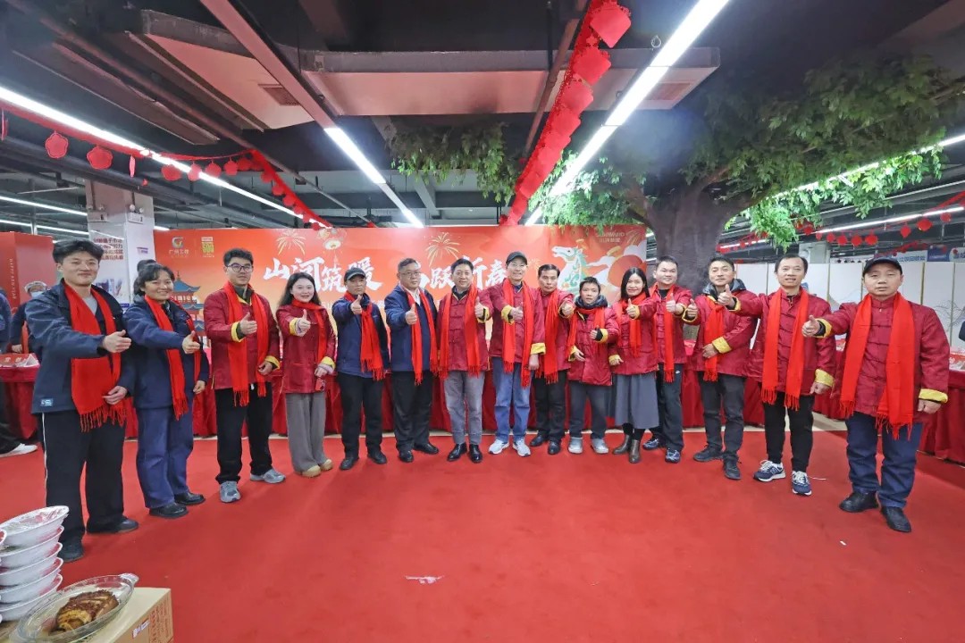 文字迎春，，，，，祝福暖心！在z6com·尊龙(中国)时凯集团智能“囤”年味、送温暖、迎新春